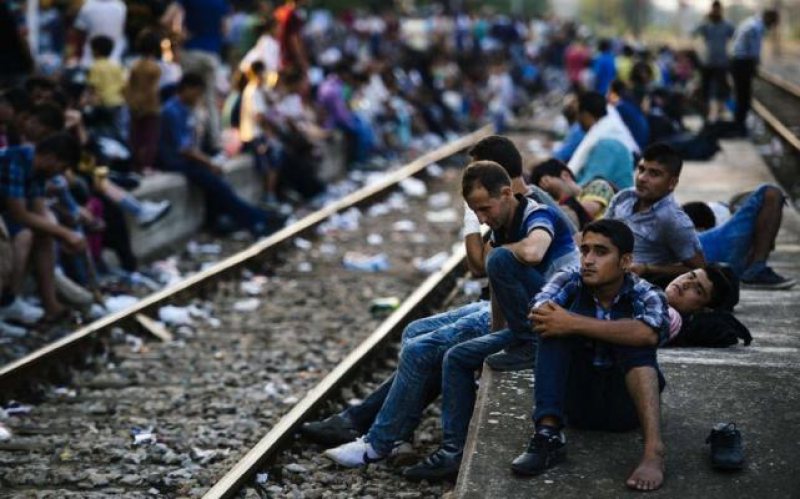 LEGĂTURI TERORISTE: Doi jihadiști infiltrați printre refugiați și arestați în Austria au mărturisit că au avut ca misiune să comită atacuri în Franța LEGĂTURI TERORISTE: Doi jihadiști infiltrați printre refugiați și arestați în Austria au mărturisit că au avut ca misiune să comită atacuri în Franța