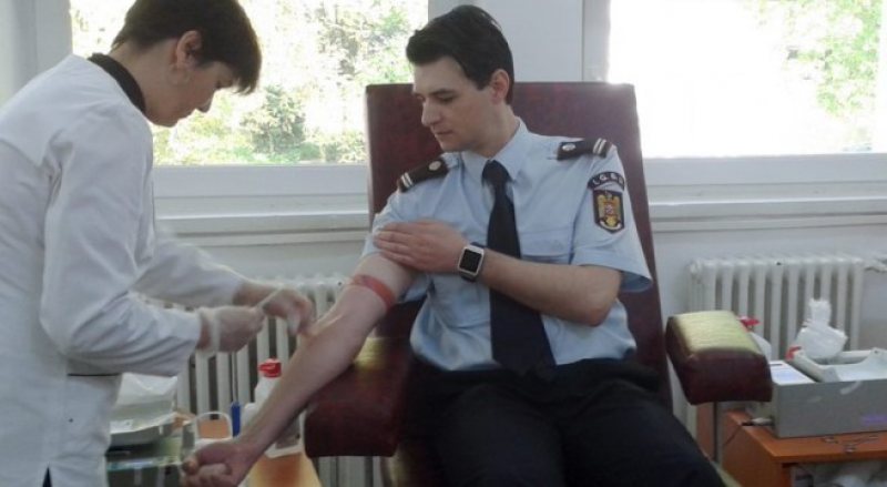 SOLIDARITATE: Pompierii din Vişeu de Sus au donat sânge pentru sora unuia dintre ei diagnosticată cu leucemie