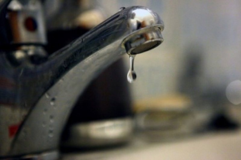 FĂRĂ APĂ: Locuitorii din cartierul Unirii din Sighet rămân fără apă din cauza unor lucrări