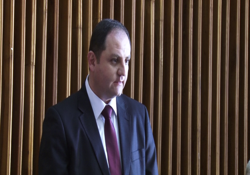 OFICIAL: Noul prefect al judeţului, Sebastian Lupuţ, a fost instalat în funcţie