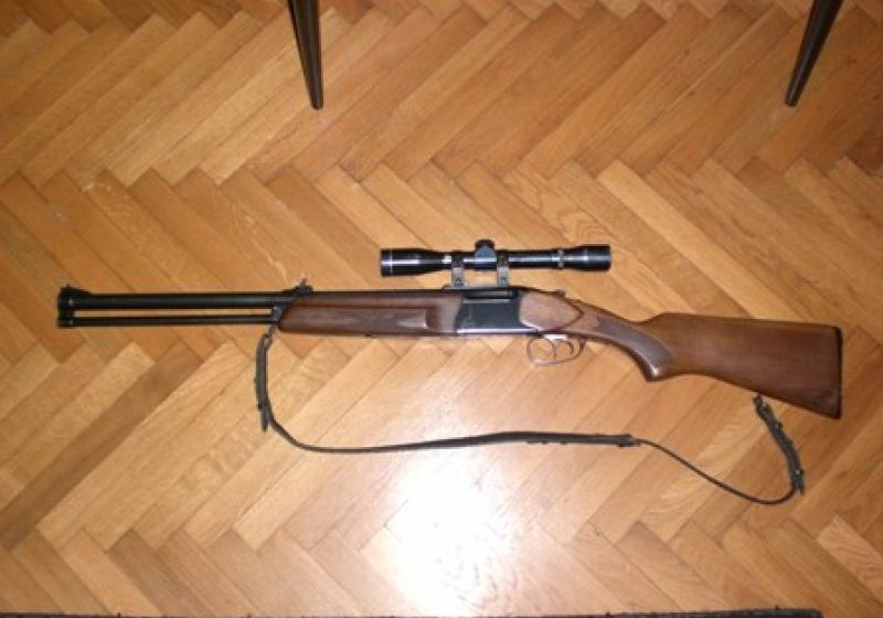 DOSAR PENAL: Încă o armă confiscată de poliţişti