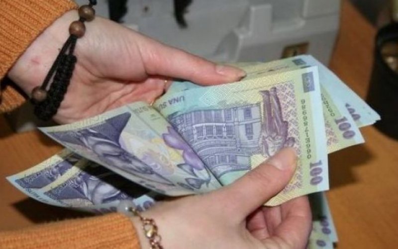 Două tinere, prinse de poliţişti după comiterea unui furt dintr-o locuinţă din Onceşti Două tinere, prinse de poliţişti după comiterea unui furt dintr-o locuinţă din Onceşti