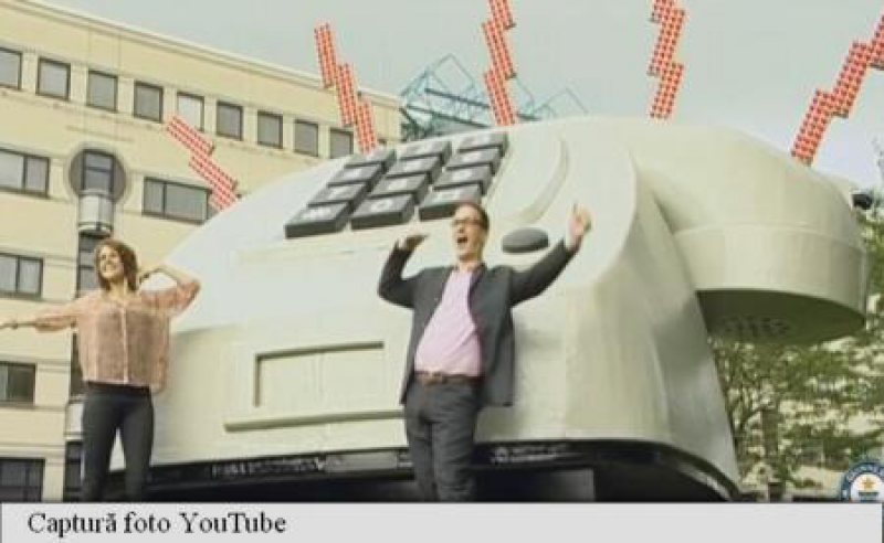 RECORDURI: Cel mai mare telefon funcțional din lume RECORDURI: Cel mai mare telefon funcțional din lume