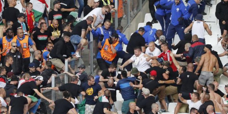 EURO 2016: Federațiile din România și Albania, vizate de proceduri disciplinare după incidente cauzate de fani EURO 2016: Federațiile din România și Albania, vizate de proceduri disciplinare după incidente cauzate de fani