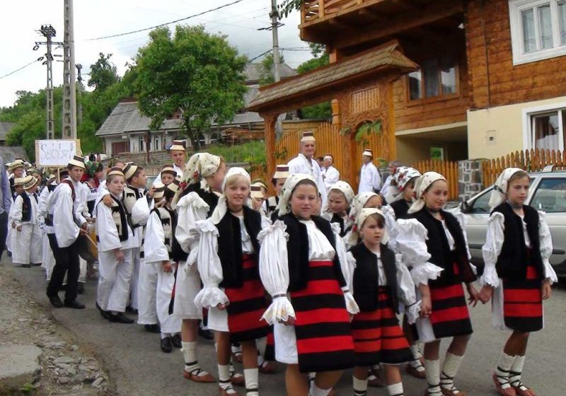 NU VĂ UITAȚI CĂ-S MICUȚ: Comuna Budești găzduiește tradiționalul festival de folclor pentru copii
