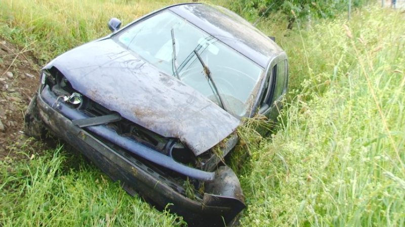 PE FONDUL ALCOOLULUI: Doi tineri au scăpat ca prin minune în urma unui accident la ieșirea din Sighet PE FONDUL ALCOOLULUI: Doi tineri au scăpat ca prin minune în urma unui accident la ieșirea din Sighet