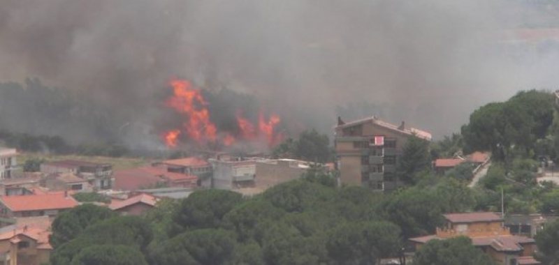 RECORD: Temperaturi de 45 de grade în Sicilia sub efectul vântului sirocco, incendii în jurul orașului Palermo RECORD: Temperaturi de 45 de grade în Sicilia sub efectul vântului sirocco, incendii în jurul orașului Palermo
