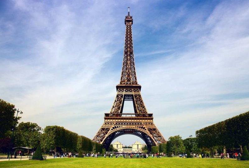SOLIDARITATE: Turnul Eiffel va fi iluminat luni seară în culorile drapelului american pentru victimele de la Orlando SOLIDARITATE: Turnul Eiffel va fi iluminat luni seară în culorile drapelului american pentru victimele de la Orlando