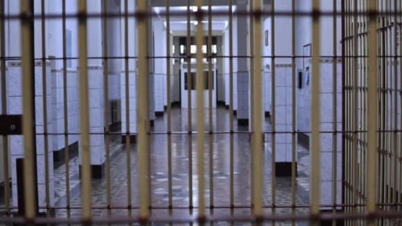 Condamnat pentru tentativă de omor dus după gratii Condamnat pentru tentativă de omor dus după gratii