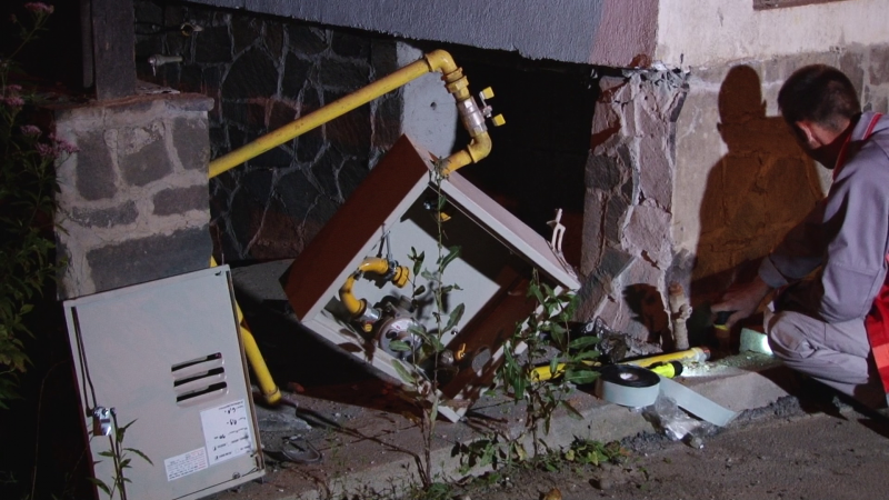 112: Un şofer beat a intrat cu maşina într-o ţeavă de gaz, în Baia Mare 112: Un şofer beat a intrat cu maşina într-o ţeavă de gaz, în Baia Mare