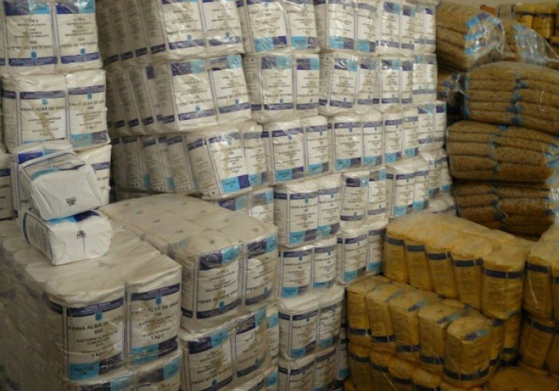 ALIMENTE ÎN AȘTEPTARE: Băimărenii nevoiaşi nu se înghesuie după ajutoarele alimentare
