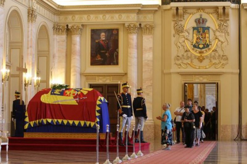 DOLIU: Regina Ana a României va fi înmormântată sâmbătă; la catafalc vor face gardă și principesele regale DOLIU: Regina Ana a României va fi înmormântată sâmbătă; la catafalc vor face gardă și principesele regale