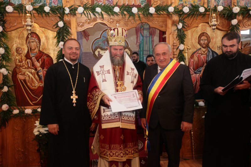 SLUJBĂ SPECIALĂ: Biserica din Arieșul de Pădure a fost ieri târnosită SLUJBĂ SPECIALĂ: Biserica din Arieșul de Pădure a fost ieri târnosită