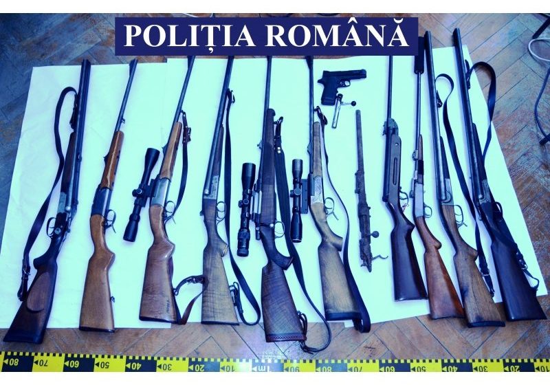 ÎN ACŢIUNE: Peste 100 de arme şi mii de cartuşe, ridicate de poliţişti ÎN ACŢIUNE: Peste 100 de arme şi mii de cartuşe, ridicate de poliţişti