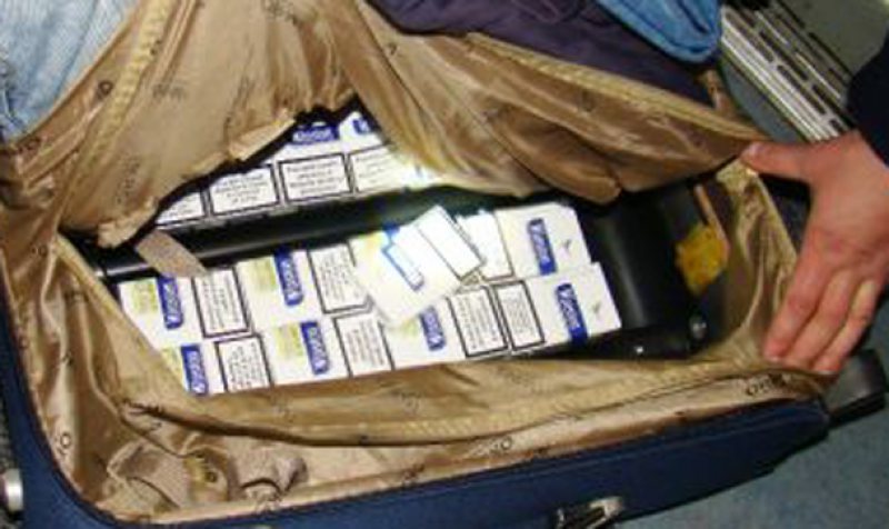 ȘI-A RISCAT MESERIA: Un polițist de frontieră a fost reținut de colegii săi pentru contrabandă ȘI-A RISCAT MESERIA: Un polițist de frontieră a fost reținut de colegii săi pentru contrabandă