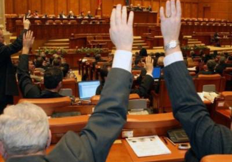 INIȚIATIVĂ LEGISLATIVĂ: Legea care permite "cumpărarea de vechime", adoptată de Camera Deputaţilor INIȚIATIVĂ LEGISLATIVĂ: Legea care permite "cumpărarea de vechime", adoptată de Camera Deputaţilor