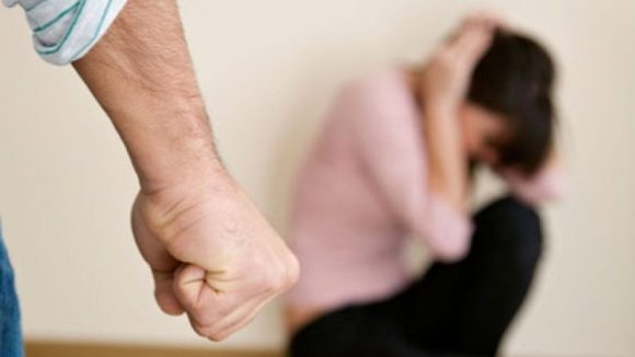 Ordin de protecție și dosar penal după ce un bărbat și-a amenințat soția cu moartea Ordin de protecție și dosar penal după ce un bărbat și-a amenințat soția cu moartea