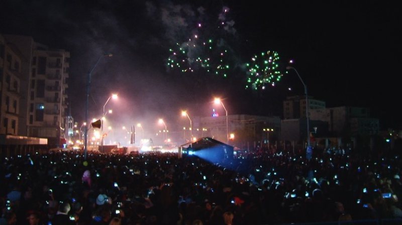 SPECTACOLE DE ZILE MARI: Show la Festivalul Castanelor preț de trei zile SPECTACOLE DE ZILE MARI: Show la Festivalul Castanelor preț de trei zile