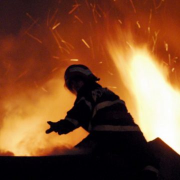 BAIA MARE: Incendiu într-o hală dezafectată BAIA MARE: Incendiu într-o hală dezafectată