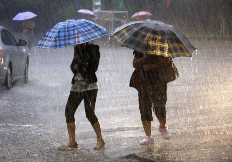 ALERTĂ METEO: Cod portocaliu de ploi abundente în 14 județe, Cod galben în alte 21 de județe și Capitală