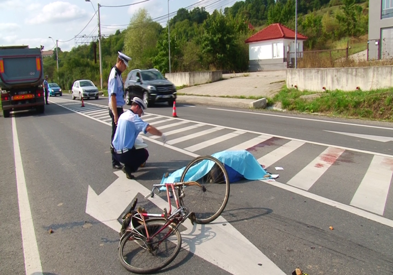 ACCIDENT MORTAL: Femeie lovită de o mașină