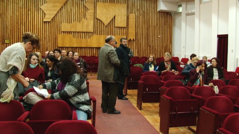 DASCĂLI LA CONCURS: Candidații la conducerea școlilor intră în febra examenelor DASCĂLI LA CONCURS: Candidații la conducerea școlilor intră în febra examenelor