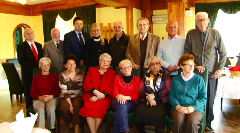 EVENIMENT FESTIV: Persoanele care zeci de ani au purtat halatele albe au răspuns prezent și la întâlnirea din acest an EVENIMENT FESTIV: Persoanele care zeci de ani au purtat halatele albe au răspuns prezent și la întâlnirea din acest an