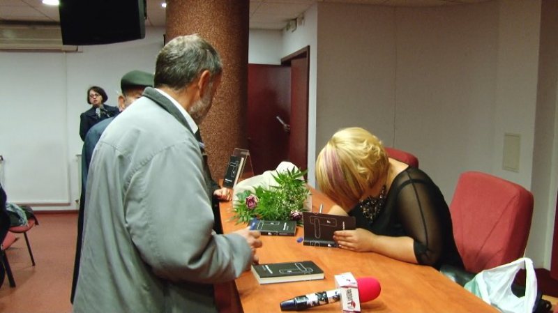LANSARE DE CARTE: Un volum care ”vorbește” despre fericire ca iluzie LANSARE DE CARTE: Un volum care ”vorbește” despre fericire ca iluzie
