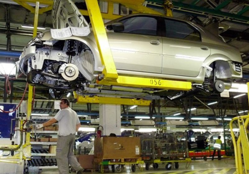 PIATA AUTO: Noile modele Dacia Logan şi Sandero facelift vor intra în producţie săptămânile următoare