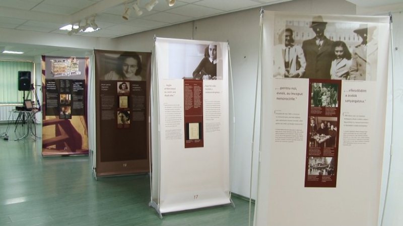 O ISTORIE PENTRU PREZENT: O expoziție care prezintă povestea tulburătoare a Annei Frank O ISTORIE PENTRU PREZENT: O expoziție care prezintă povestea tulburătoare a Annei Frank
