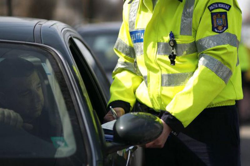 PERICOL PUBLIC: Aproape 30 de șoferi indisciplinați, sancționați de oamenii legii PERICOL PUBLIC: Aproape 30 de șoferi indisciplinați, sancționați de oamenii legii