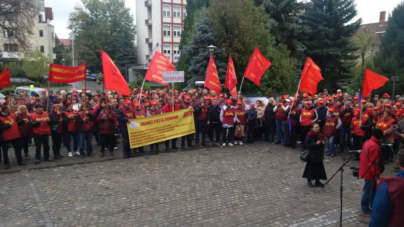 PROTEST: Peste 300 de postasi pichetează în acest moment Palatul Administrativ din Baia Mare PROTEST: Peste 300 de postasi pichetează în acest moment Palatul Administrativ din Baia Mare