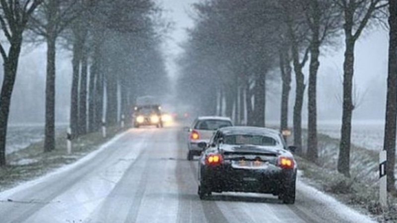RESTRICȚII: TRAFIC în condiţii de iarnă pe multe drumuri din ţară RESTRICȚII: TRAFIC în condiţii de iarnă pe multe drumuri din ţară