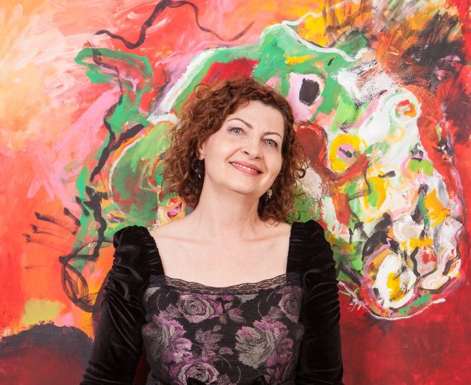 PICTURĂ: Pictoriţa Sanda Ciorna celebrează clipa în cea de-a treia expoziţie personală