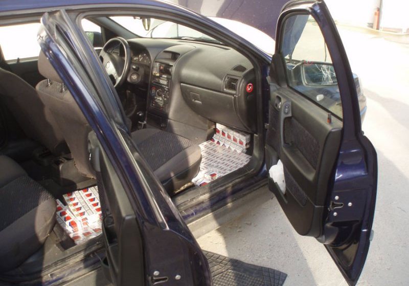 TUPEU: Un maramureșean a transportat țigări de contrabandă cu mașina