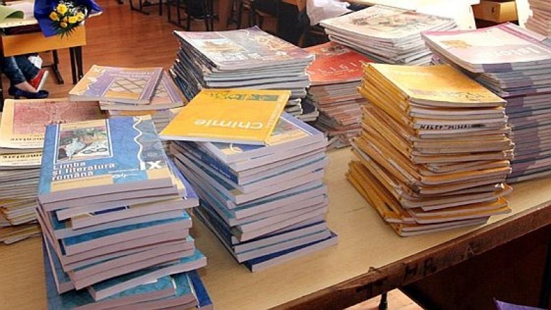 VECHEA PROBLEMĂ: Iar n-au ajuns la timp manualele în școli VECHEA PROBLEMĂ: Iar n-au ajuns la timp manualele în școli