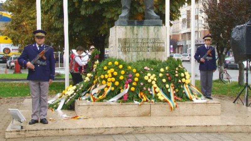 EVENIMENT: Ziua Armatei Române a fost sărbătorită anul acesta printr-o serie de manifestări organizate si in Sighet EVENIMENT: Ziua Armatei Române a fost sărbătorită anul acesta printr-o serie de manifestări organizate si in Sighet
