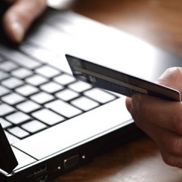 Păgubită cu 11.000 de lei, bani furați de pe card