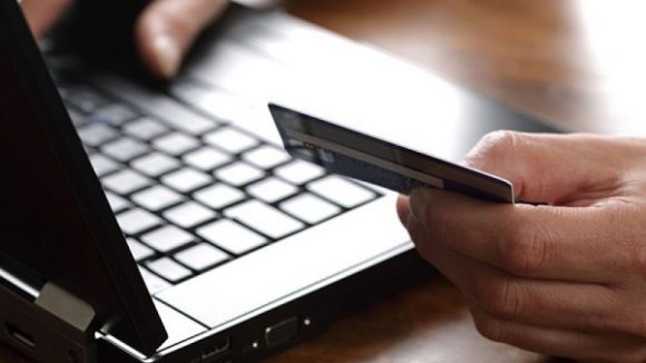 Păgubită cu 11.000 de lei, bani furați de pe card