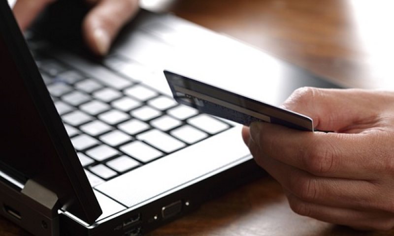 Păgubită cu 11.000 de lei, bani furați de pe card Păgubită cu 11.000 de lei, bani furați de pe card