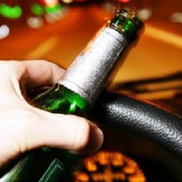 S-a urcat la volan și beat criță, și fără să aibă permis