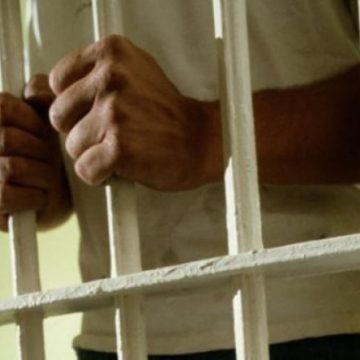 Dus după gratii fiindcă a condus fără permis