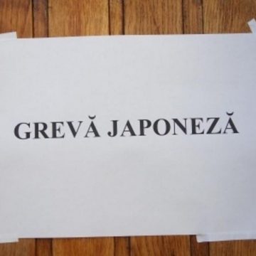 Membrii Sindicatului din Învăţământul Preuniversitar „Spiru Haret” Maramureş, în grevă japoneză Membrii Sindicatului din Învăţământul Preuniversitar „Spiru Haret” Maramureş, în grevă japoneză