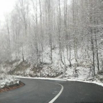 Bate iarna la ușă