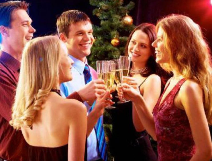 FASHION: Vezi ce ținute se poartă anul acesta de Revelion