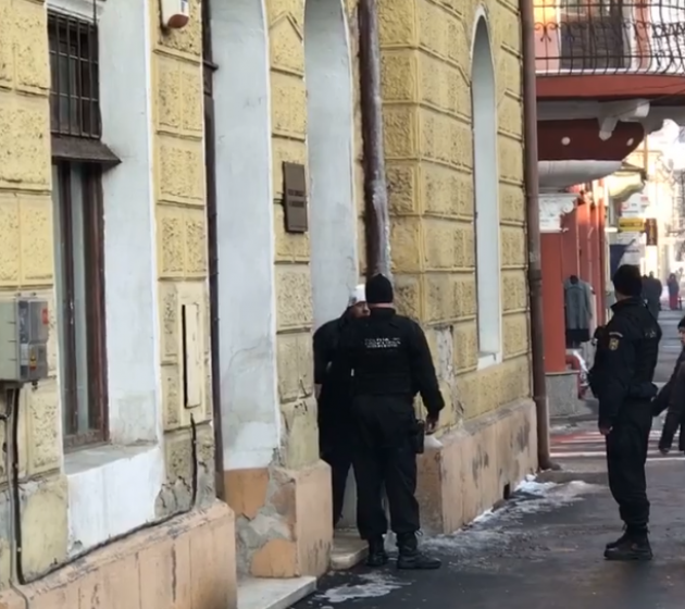 ACȚIUNE CU "MĂNUȘI": Contrabandist săltat la 2 pași de Primăria Sighet