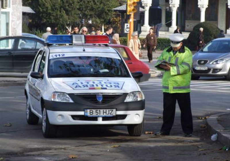 AU PUS MÂNA PE EL: Un neamț fără permis a fost prins de polițiștii maramureșeni circulând cu o mașină furată
