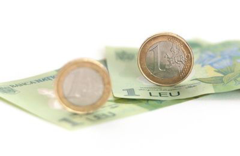 BNR: Leul scade luni în raport cu moneda europeană, dar crește față de dolar BNR: Leul scade luni în raport cu moneda europeană, dar crește față de dolar