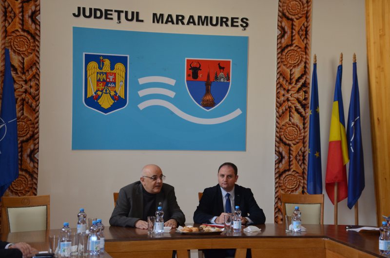 DISCUȚII: Ședință de analiză a sistemului județean de urgență cu Raed Arafat DISCUȚII: Ședință de analiză a sistemului județean de urgență cu Raed Arafat