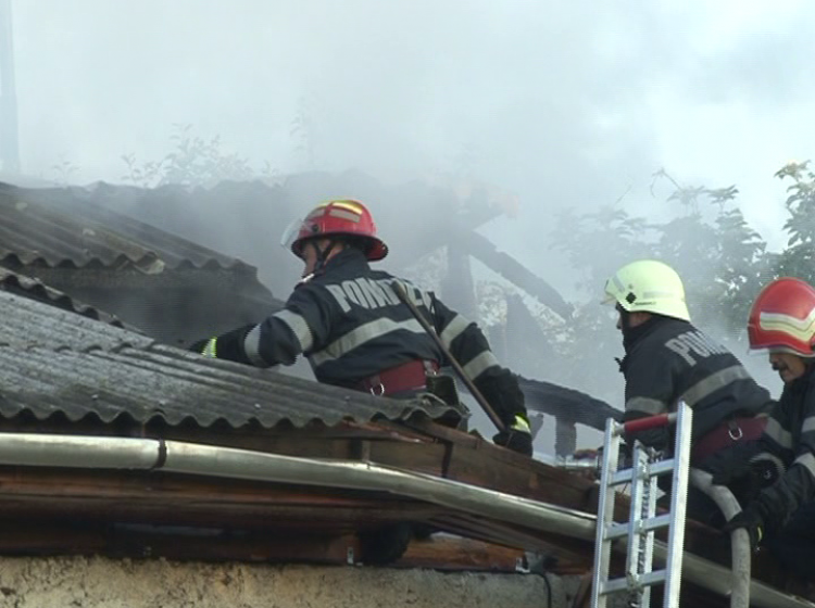 TOT MAI MULTE INCENDII: Este esențială curățarea periodică a hornurilor TOT MAI MULTE INCENDII: Este esențială curățarea periodică a hornurilor